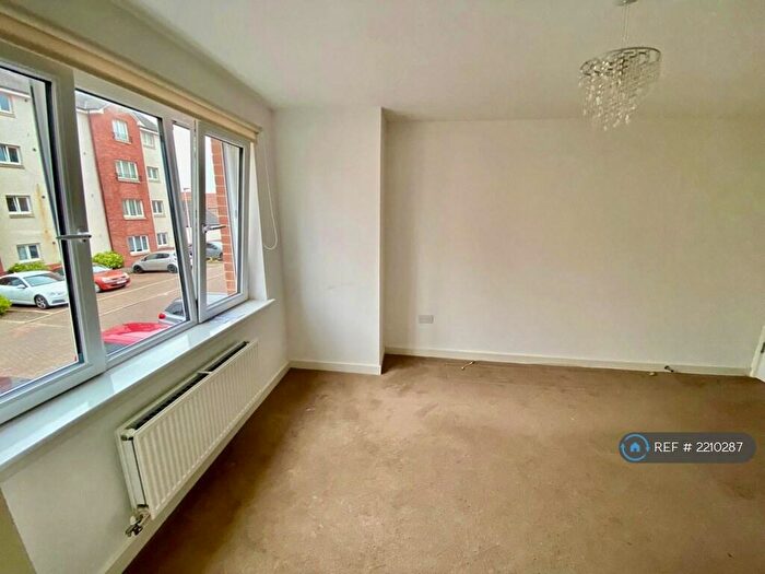 2 Bedroom Flat To Rent In Torwood Crescent, Edinburgh, EH12