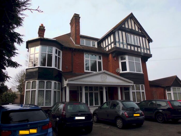 3 Bedroom Flat To Rent In Yardley Wood Road, B13