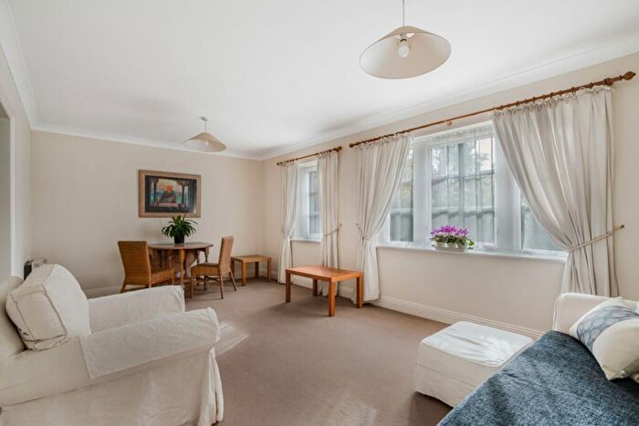 2 Bedroom Apartment To Rent In The Manor House, Bennett Crescent, Oxford, OX4