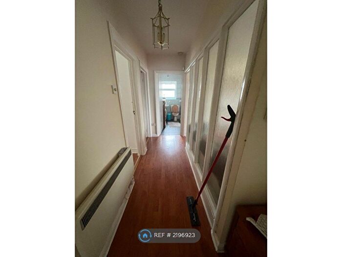 2 Bedroom Flat To Rent In London Road, Stanmore, HA7