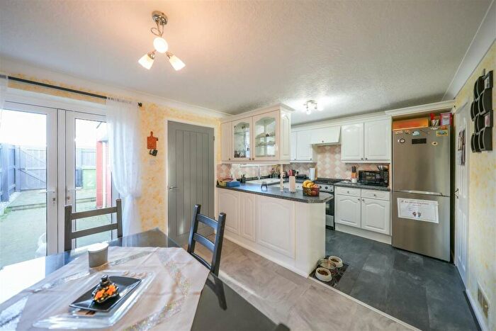 3 Bedroom End Of Terrace House For Sale In Gorsehill, Gateshead, NE9