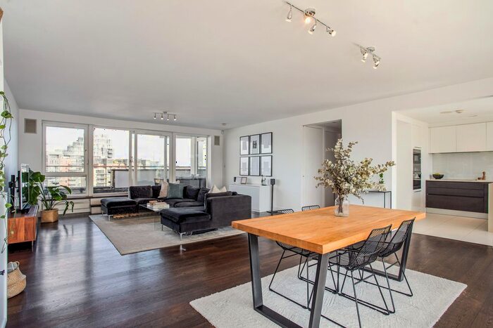 3 Bedroom Flat To Rent In Dolphin House, Smugglers Way, SW18