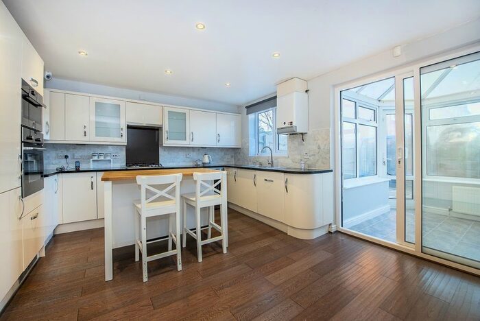 5 Bedroom Town House To Rent In Livesey Close, Kingston Upon Thames, KT1