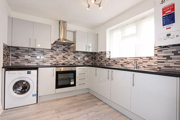 2 Bedroom Flat To Rent In Hillside Road, Southall, UB1