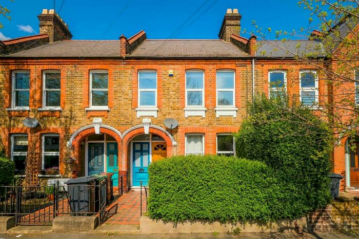 2 Bedroom Apartment To Rent In Brettenham Road, Walthamstow, E17