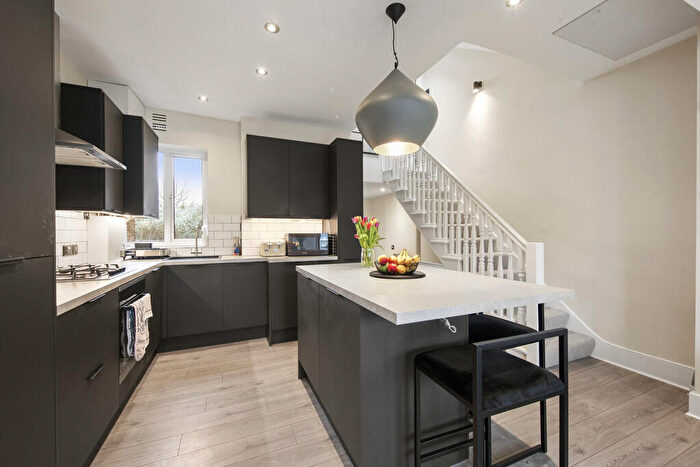 2 Bedroom Apartment To Rent In Ivy Road, London, NW2