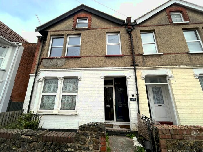 1 Bedroom Maisonette To Rent In Ronald Park Avenue, Westcliff-On-Sea, SS0