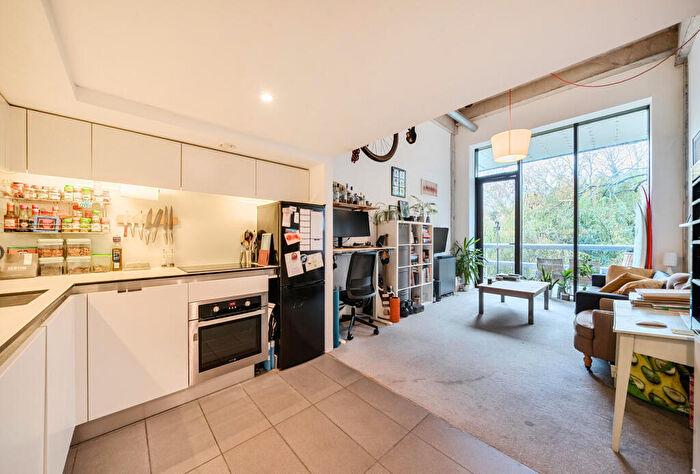 1 Bedroom Apartment For Sale In Lakeshore Drive, Bristol, BS13