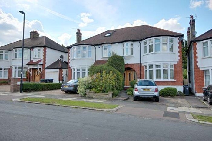 4 Bedroom House To Rent In Woodland Way, London, N21