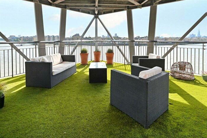 3 Bedroom Apartment For Sale In Dundee Wharf, Three Colt Street, Canary Wharf, E14