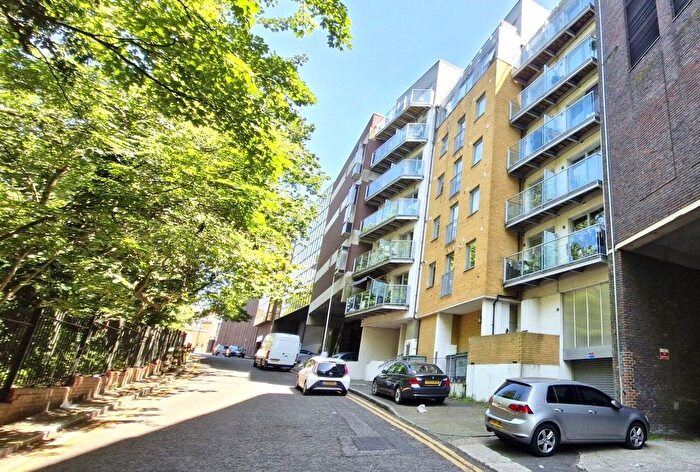 2 Bedroom Flat To Rent In Hawksworth House, Tetty Way, Bromley, Kent, BR1