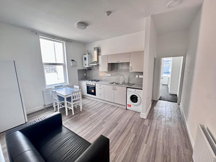 2 Bedroom Apartment To Rent In Hartley Road, Radford, NG7