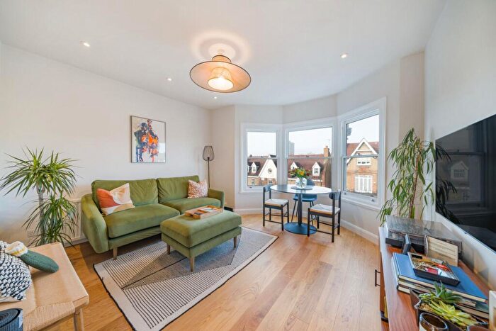 2 Bedroom Flat For Sale In Stapleton Hall Road, London, N4