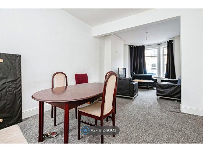 3 Bedroom End Of Terrace House To Rent In Westminster Avenue, Hull, HU8