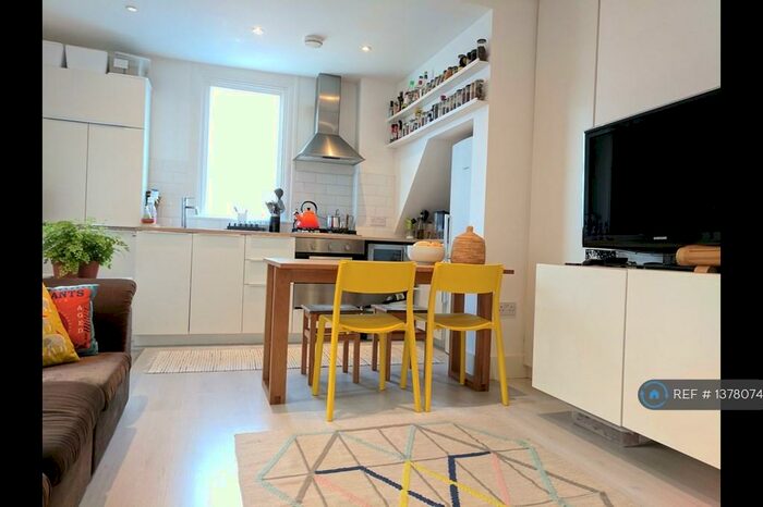 2 Bedroom Flat To Rent In Huxley Road, London, E10