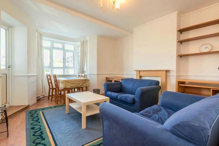 2 Bedroom Flat To Rent In White City Estate, London, W12