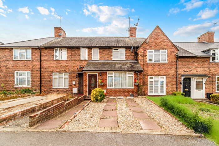 3 Bedroom Terraced House For Sale In Halesowen Road, Morden, SM4