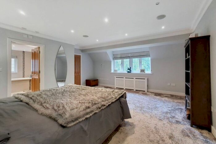 4 Bedroom Semi-Detached House To Rent In Court Road, Eltham, London, SE9