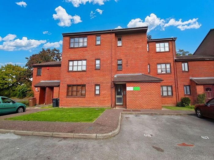 Studio To Rent In Verona Close, Uxbridge, UB8