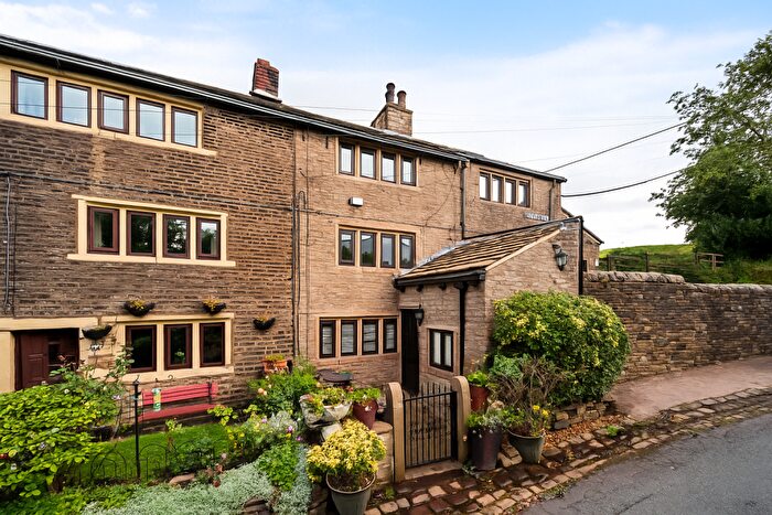 3 Bedroom Cottage For Sale In Lane Head Road, Oldham, OL4