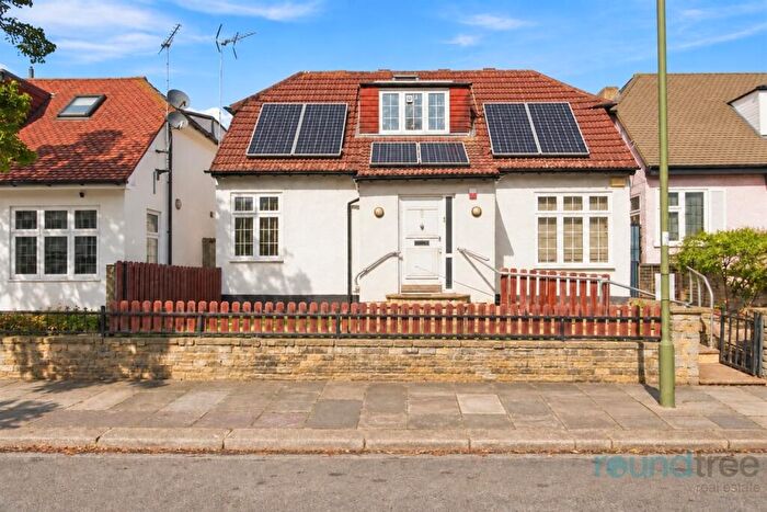 4 Bedroom Detached House For Sale In North Crescent, Finchley, N3