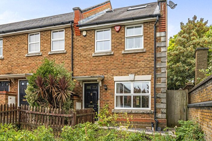 3 Bedroom Detached House To Rent In Howerd Way, Shooters Hill, SE18