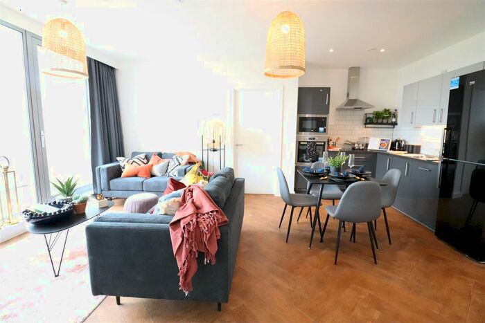 2 Bedroom Flat To Rent In , Broadside, Oldham Road, M4