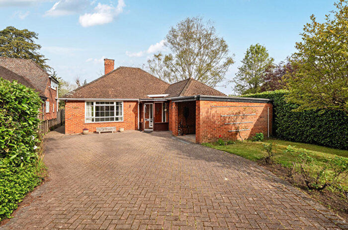 3 Bedroom Bungalow For Sale In Chestnut Avenue, Wokingham, Berkshire, RG41