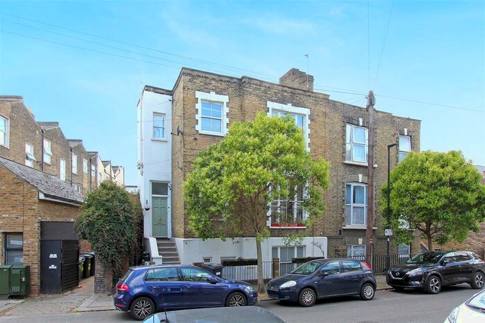 2 Bedroom Flat To Rent In Pomfret Road, London, SE5