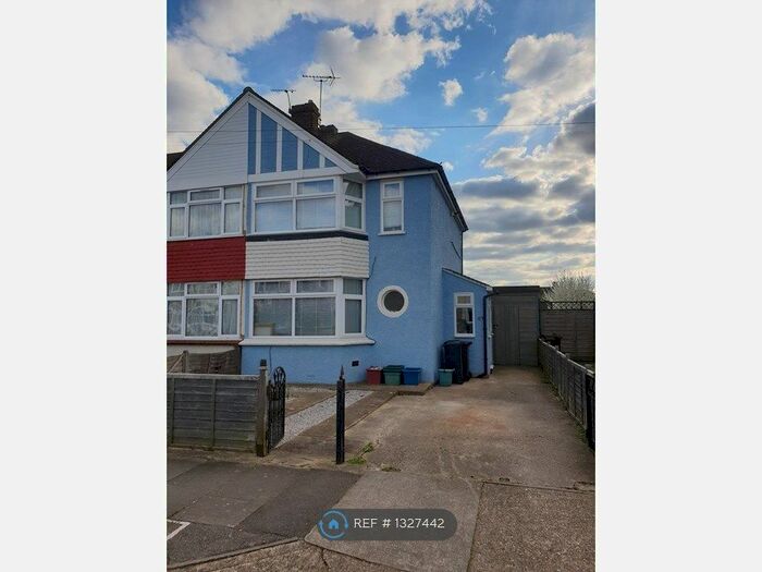 3 Bedroom End Of Terrace House To Rent In Hanover Avenue, Feltham, TW13