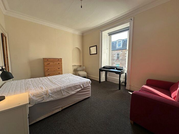 3 Bedroom Flat To Rent In Drumdryan Street, Edinburgh, EH3