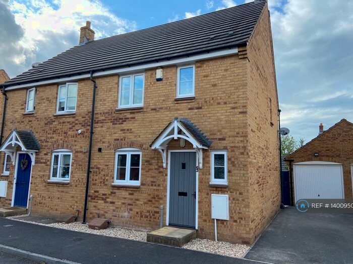 3 Bedroom Semi-Detached House To Rent In Shrewsbury Road, Yeovil, BA21