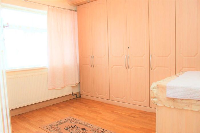 3 Bedroom Semi-Detached House To Rent In Warwick Avenue, Harrow, HA2