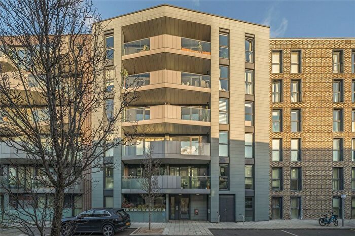 2 Bedroom Flat To Rent In Hawthorne Crescent, Greenwich, SE10