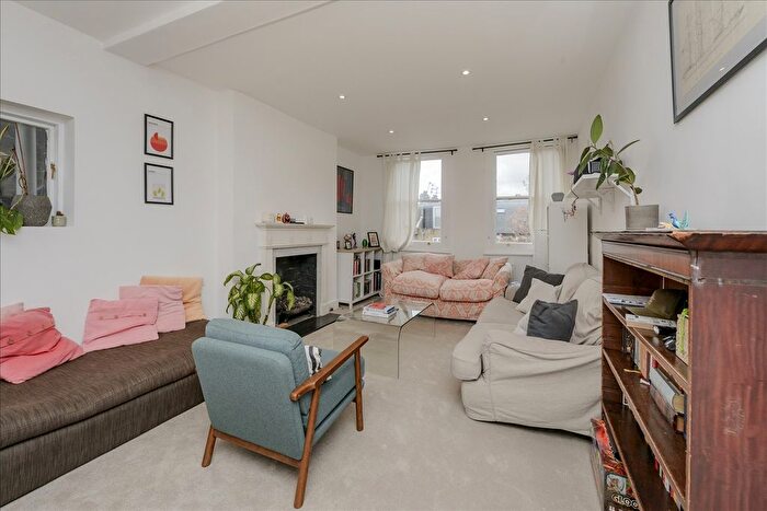 2 Bedroom Flat For Sale In Devonport Road, Shepherd's Bush, W12