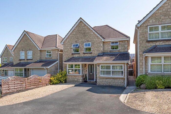 4 Bedroom Detached House For Sale In Windsor Drive, Westbury, BA13