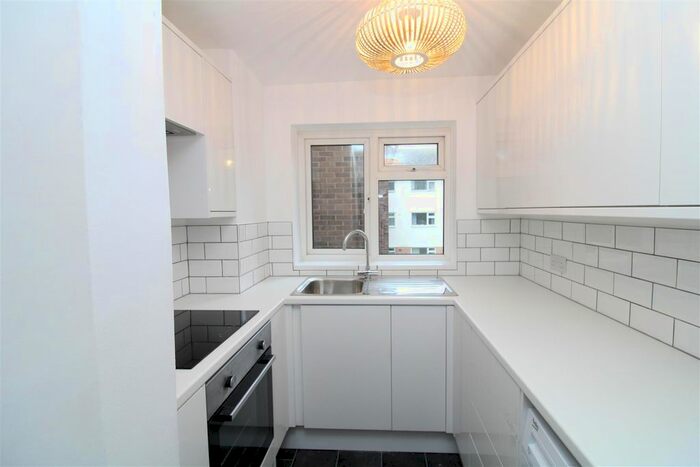2 Bedroom Flat To Rent In Cliveden Close, Preston, Brighton, BN1