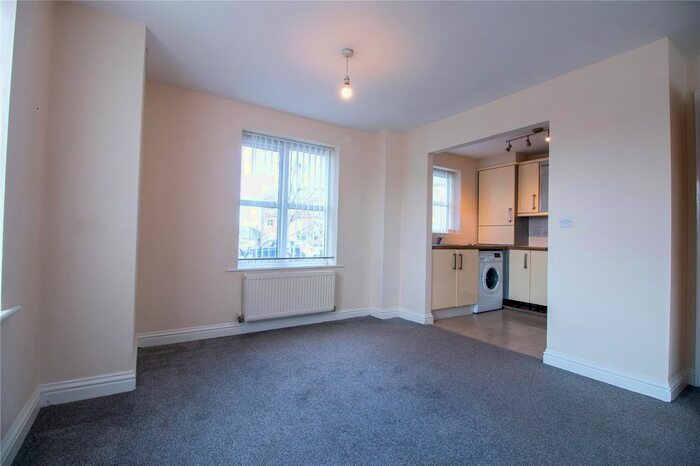 2 Bedroom Flat To Rent In Lathom Court, Knowsley Lane, Huyton L36