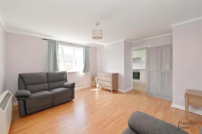 2 Bedroom Apartment To Rent In Westferry Road, London, E14