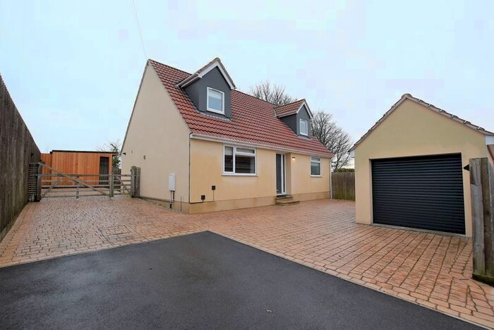 3 Bedroom Bungalow For Sale In Upper Bristol Road, Clutton, Bristol BS39