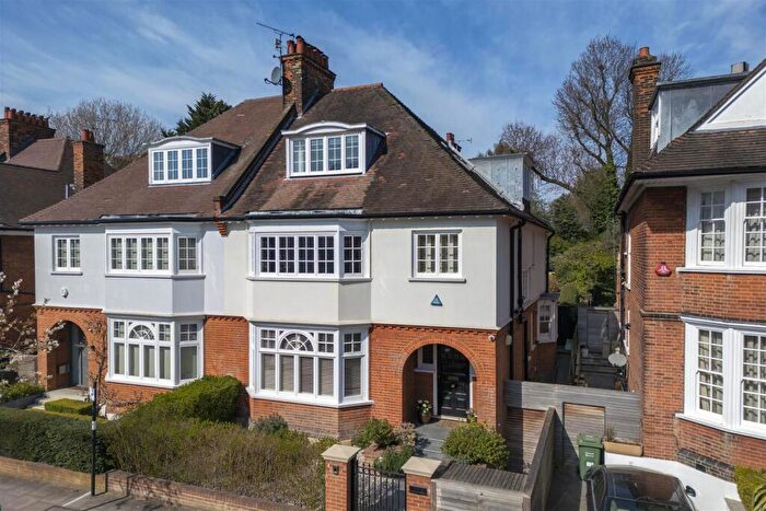 5 Bedroom House For Sale In Kidderpore Gardens, Hampstead, NW3
