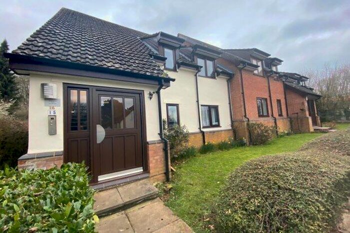 2 Bedroom Flat To Rent In The Birches, Swindon, SN3