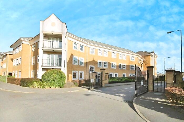 1 Bedroom Flat To Rent In International Way, Sunbury-On-Thames, Surrey, TW16