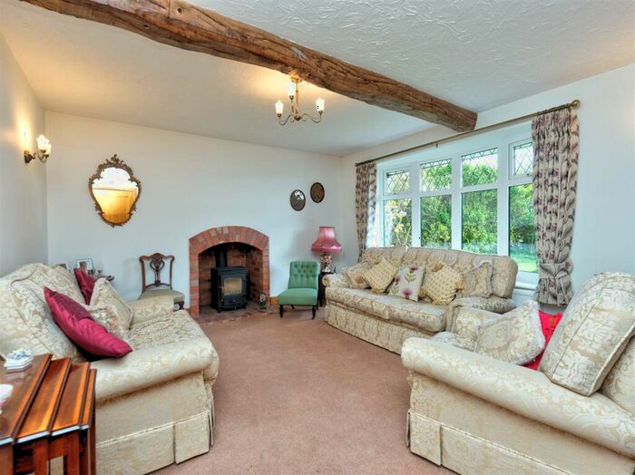 4 Bedroom Detached House For Sale In Stoneley Green, Burland, Cheshire, CW5