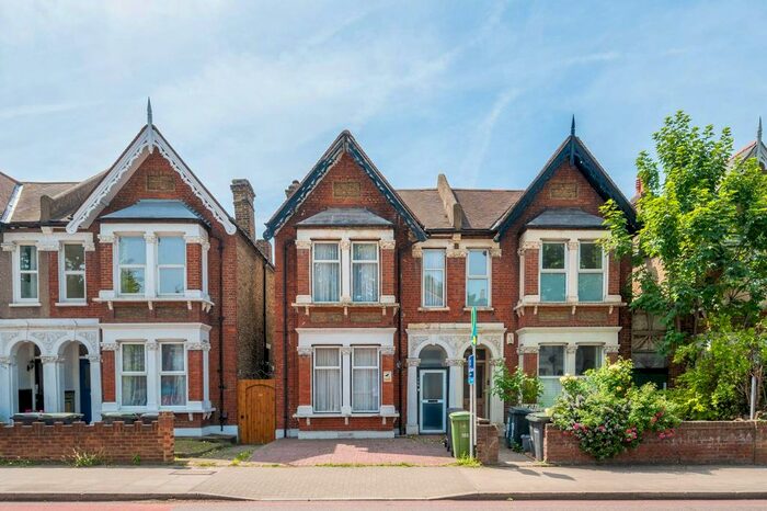 3 Bedroom Property To Rent In Brownhill Road, Catford, London, SE6