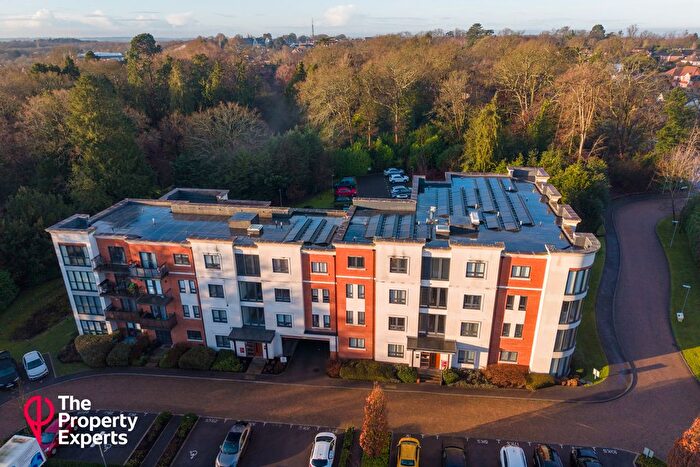 2 Bedroom Flat For Sale In Kings Quarter, Popeswood, RG42