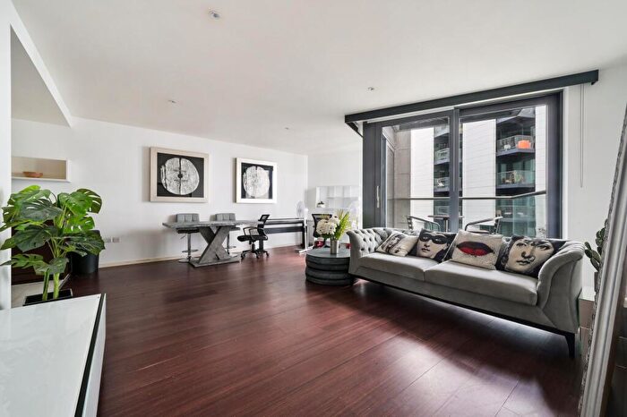 2 Bedroom Apartment To Rent In Baltimore Wharf, Canary Wharf, London, E14