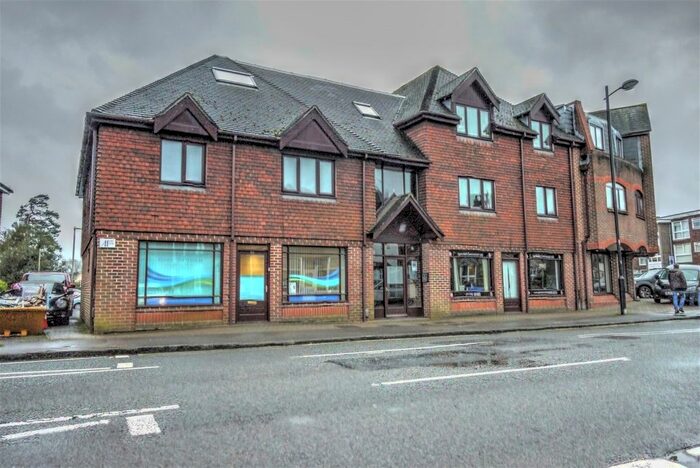 1 Bedroom Flat To Rent In Station Road, Petersfield, GU32