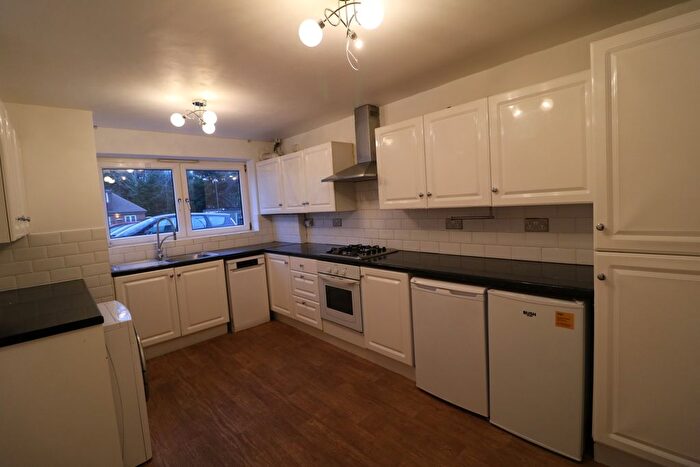3 Bedroom Maisonette To Rent In Heron Court, Bromley, BR2