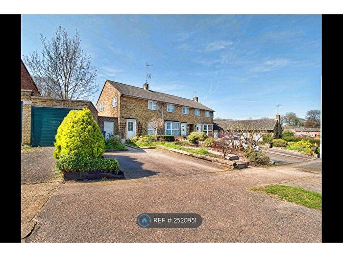 3 Bedroom End Of Terrace House To Rent In Knightsfield, Welwyn Garden City, AL8